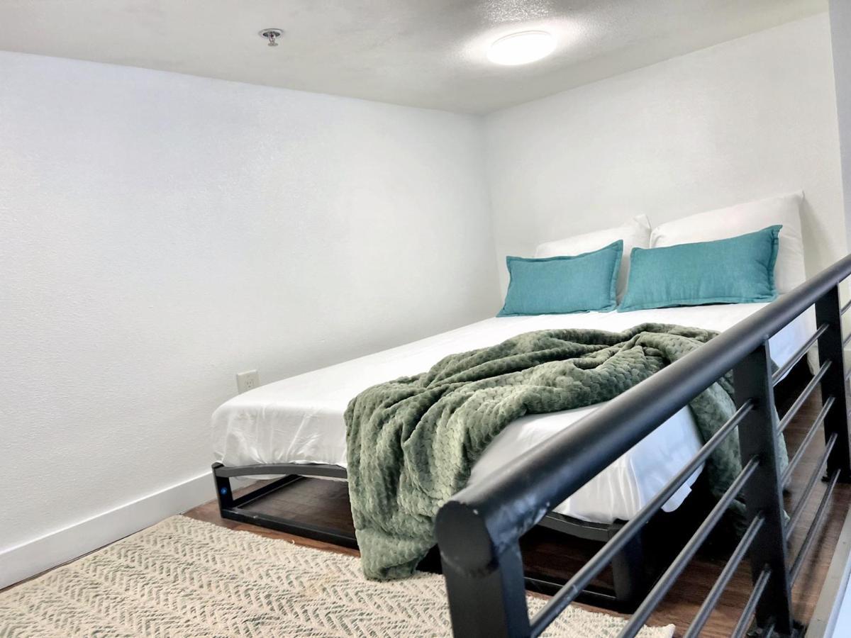 Old West Studio Lofts West 坦帕 外观 照片