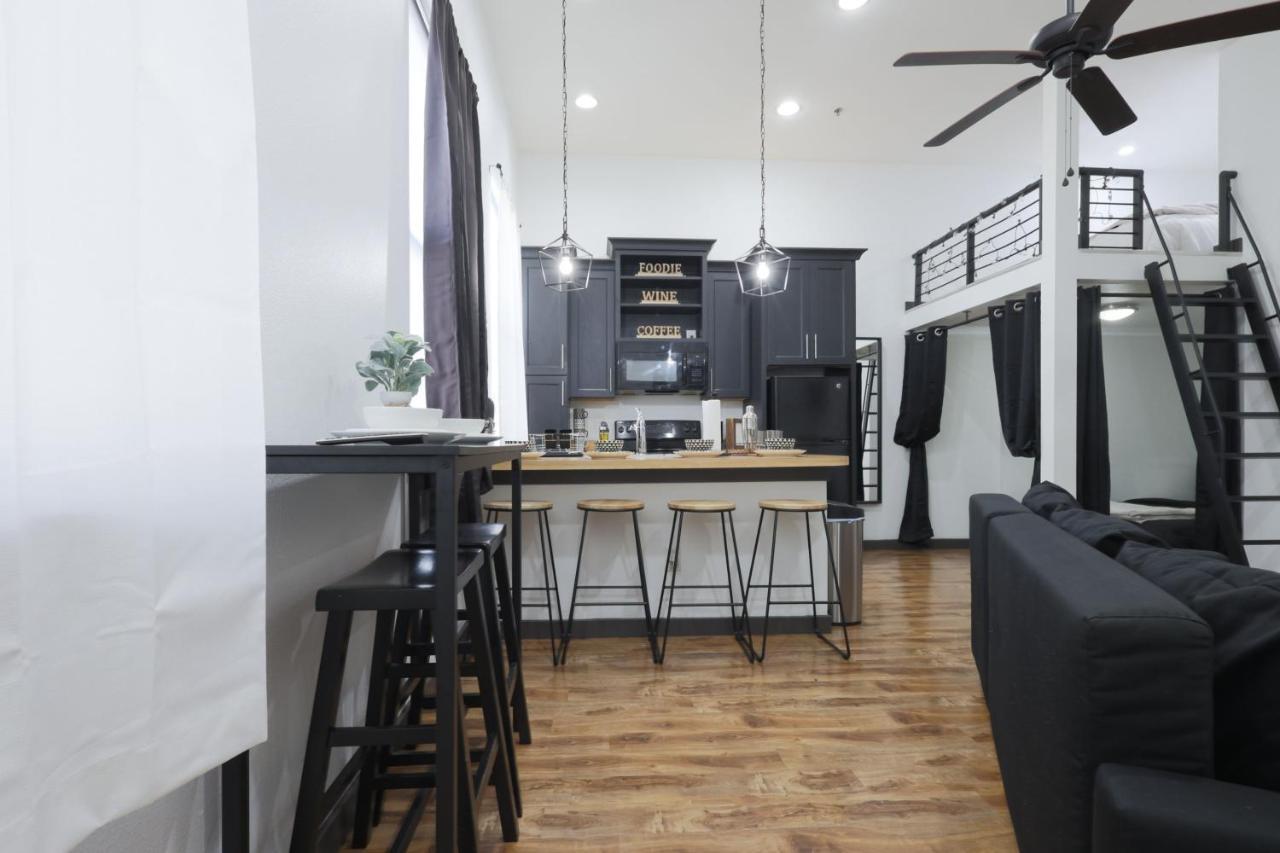 Old West Studio Lofts West 坦帕 外观 照片